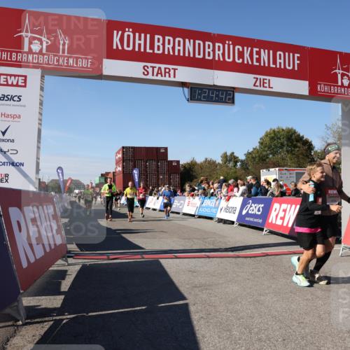 03.10.2025 - Köhlbrandbrückenlauf Lena Gebhardt http://msf.ph/oto/9056548 03.10.2025 13:24:43 Ziel 4535, 4616, 4810, 5150, 5394, 5527, 6039, 6113, 6114, 6149, 6150, 6198, 6210, 6211, 6473, 6551, 6598, 6599 meine-sportfotos.de