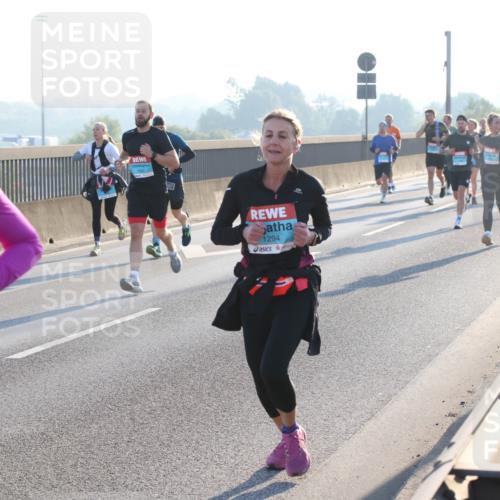 03.10.2025 - Köhlbrandbrückenlauf Lena Gebhardt http://msf.ph/oto/9056556 03.10.2025 09:17:31 Position 1 3766, 1294 meine-sportfotos.de
