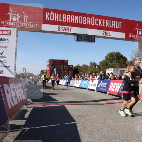 03.10.2025 - Köhlbrandbrückenlauf Lena Gebhardt http://msf.ph/oto/9056562 03.10.2025 13:24:43 Ziel 4535, 4616, 4810, 5150, 5394, 5527, 6039, 6113, 6114, 6149, 6150, 6198, 6210, 6211, 6473, 6551, 6598, 6599 meine-sportfotos.de