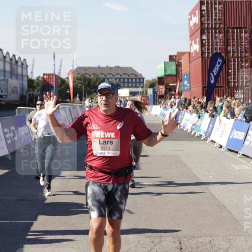 03.10.2025 - Köhlbrandbrückenlauf Jannik Wohlers http://msf.ph/oto/9056582 03.10.2025 13:11:00 Ziel 4352, 4370, 4401, 4506, 4547, 4689, 4862, 4933, 4998, 5103, 5791, 5965, 6274, 6330, 6449, 6450, 6665, 6797 meine-sportfotos.de