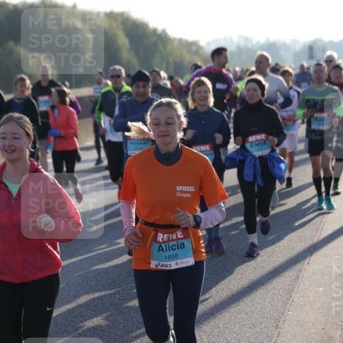 03.10.2025 - Köhlbrandbrückenlauf Jannik Wohlers http://msf.ph/oto/9056586 03.10.2025 09:21:00 Position 3 1858, 1147 meine-sportfotos.de