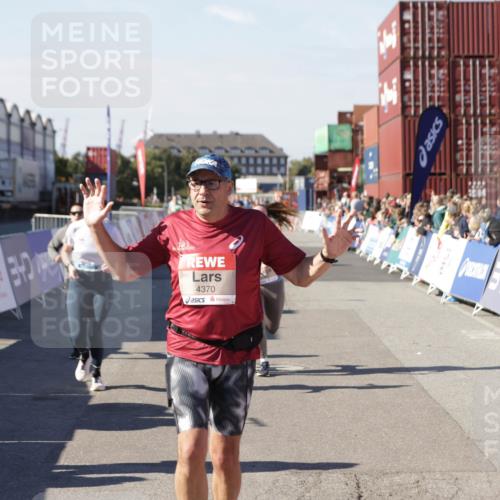 03.10.2025 - Köhlbrandbrückenlauf Jannik Wohlers http://msf.ph/oto/9056588 03.10.2025 13:11:00 Ziel 4352, 4370, 4401, 4506, 4547, 4689, 4862, 4933, 4998, 5103, 5791, 5965, 6274, 6330, 6449, 6450, 6665, 6797 meine-sportfotos.de