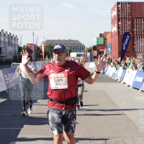 03.10.2025 - Köhlbrandbrückenlauf Jannik Wohlers http://msf.ph/oto/9056603 03.10.2025 13:11:01 Ziel 4352, 4370, 4401, 4506, 4547, 4689, 4862, 4933, 4998, 5103, 5791, 5965, 6274, 6330, 6449, 6450, 6665, 6797 meine-sportfotos.de