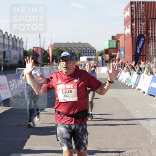 03.10.2025 - Köhlbrandbrückenlauf Jannik Wohlers http://msf.ph/oto/9056605 03.10.2025 13:11:01 Ziel 4352, 4370, 4401, 4506, 4547, 4689, 4862, 4933, 4998, 5103, 5791, 5965, 6274, 6330, 6449, 6450, 6665, 6797 meine-sportfotos.de