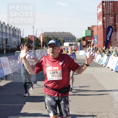 03.10.2025 - Köhlbrandbrückenlauf Jannik Wohlers http://msf.ph/oto/9056610 03.10.2025 13:11:01 Ziel 4352, 4370, 4401, 4506, 4547, 4689, 4862, 4933, 4998, 5103, 5791, 5965, 6274, 6330, 6449, 6450, 6665, 6797 meine-sportfotos.de