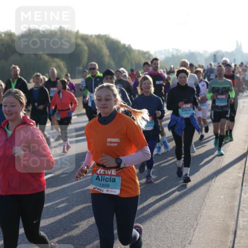 03.10.2025 - Köhlbrandbrückenlauf Jannik Wohlers http://msf.ph/oto/9056613 03.10.2025 09:21:01 Position 3 6, 1858, 1147 meine-sportfotos.de