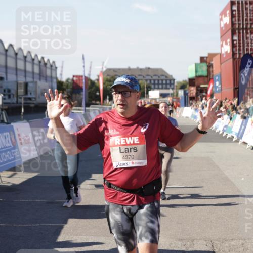 03.10.2025 - Köhlbrandbrückenlauf Jannik Wohlers http://msf.ph/oto/9056618 03.10.2025 13:11:01 Ziel 4352, 4370, 4401, 4506, 4547, 4689, 4862, 4933, 4998, 5103, 5791, 5965, 6274, 6330, 6449, 6450, 6665, 6797 meine-sportfotos.de