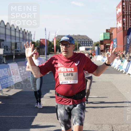 03.10.2025 - Köhlbrandbrückenlauf Jannik Wohlers http://msf.ph/oto/9056621 03.10.2025 13:11:01 Ziel 4352, 4370, 4401, 4506, 4547, 4689, 4862, 4933, 4998, 5103, 5791, 5965, 6274, 6330, 6449, 6450, 6665, 6797 meine-sportfotos.de