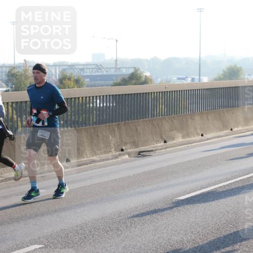 03.10.2025 - Köhlbrandbrückenlauf Lena Gebhardt http://msf.ph/oto/9056648 03.10.2025 09:17:34 Position 1  meine-sportfotos.de