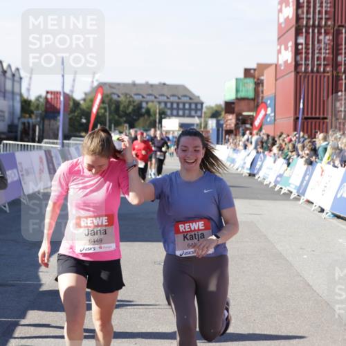03.10.2025 - Köhlbrandbrückenlauf Jannik Wohlers http://msf.ph/oto/9056650 03.10.2025 13:11:03 Ziel 4352, 4370, 4401, 4506, 4547, 4689, 4862, 4933, 4998, 5103, 5965, 6272, 6274, 6330, 6449, 6450, 6665, 6797 meine-sportfotos.de