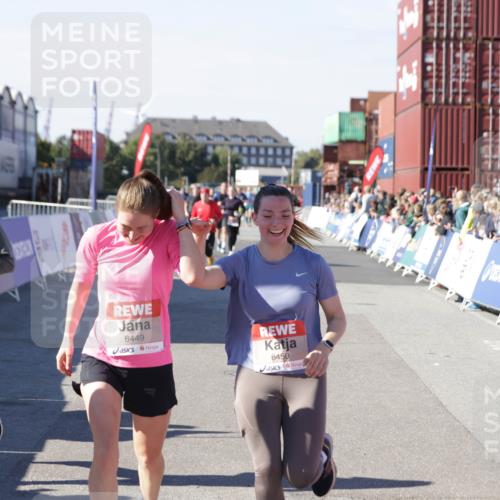 03.10.2025 - Köhlbrandbrückenlauf Jannik Wohlers http://msf.ph/oto/9056656 03.10.2025 13:11:03 Ziel 4352, 4370, 4401, 4506, 4547, 4689, 4862, 4933, 4998, 5103, 5965, 6272, 6274, 6330, 6449, 6450, 6665, 6797 meine-sportfotos.de