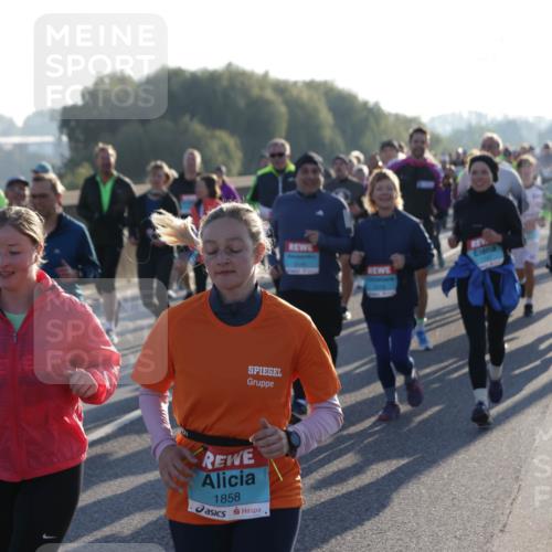 03.10.2025 - Köhlbrandbrückenlauf Jannik Wohlers http://msf.ph/oto/9056657 03.10.2025 09:21:01 Position 3 1858, 1147 meine-sportfotos.de