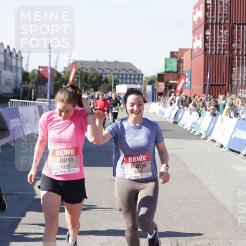03.10.2025 - Köhlbrandbrückenlauf Jannik Wohlers http://msf.ph/oto/9056658 03.10.2025 13:11:03 Ziel 4352, 4370, 4401, 4506, 4547, 4689, 4862, 4933, 4998, 5103, 5965, 6272, 6274, 6330, 6449, 6450, 6665, 6797 meine-sportfotos.de
