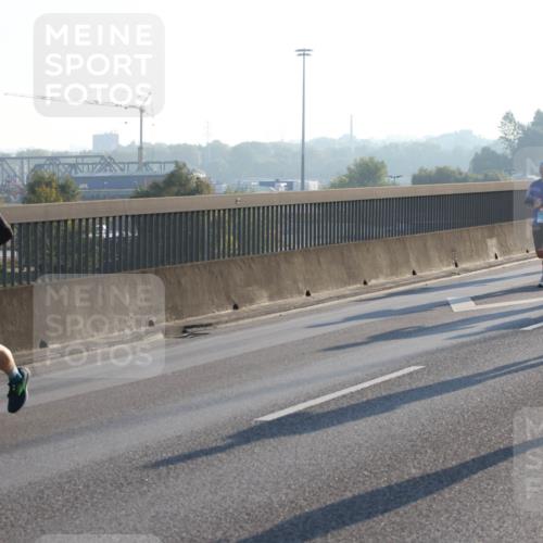 03.10.2025 - Köhlbrandbrückenlauf Lena Gebhardt http://msf.ph/oto/9056661 03.10.2025 09:17:34 Position 1  meine-sportfotos.de