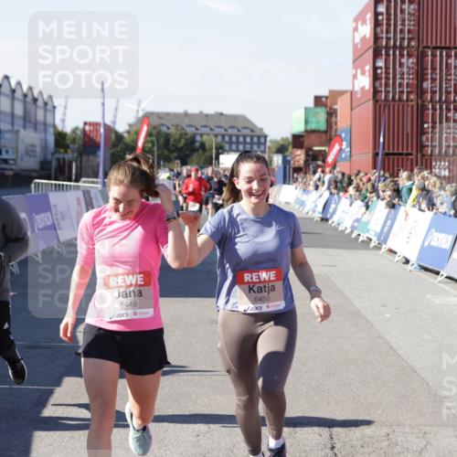 03.10.2025 - Köhlbrandbrückenlauf Jannik Wohlers http://msf.ph/oto/9056662 03.10.2025 13:11:03 Ziel 4352, 4370, 4401, 4506, 4547, 4689, 4862, 4933, 4998, 5103, 5965, 6272, 6274, 6330, 6449, 6450, 6665, 6797 meine-sportfotos.de