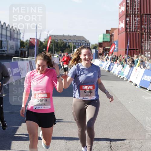 03.10.2025 - Köhlbrandbrückenlauf Jannik Wohlers http://msf.ph/oto/9056665 03.10.2025 13:11:03 Ziel 4352, 4370, 4401, 4506, 4547, 4689, 4862, 4933, 4998, 5103, 5965, 6272, 6274, 6330, 6449, 6450, 6665, 6797 meine-sportfotos.de