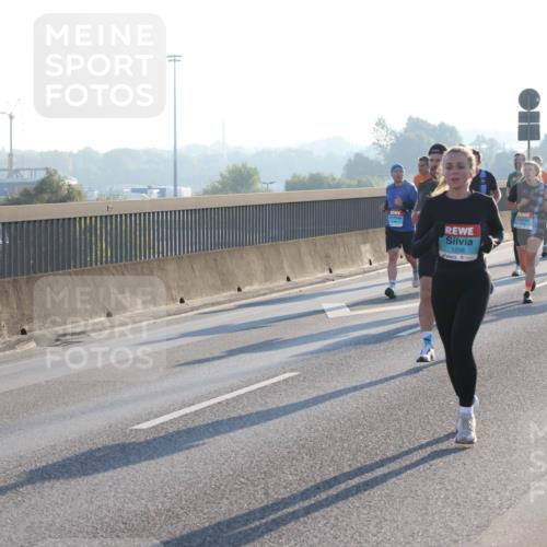 03.10.2025 - Köhlbrandbrückenlauf Lena Gebhardt http://msf.ph/oto/9056666 03.10.2025 09:17:34 Position 1 1208 meine-sportfotos.de