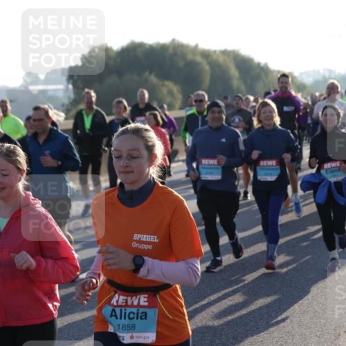 03.10.2025 - Köhlbrandbrückenlauf Jannik Wohlers http://msf.ph/oto/9056674 03.10.2025 09:21:01 Position 3 1858, 1147 meine-sportfotos.de