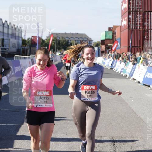 03.10.2025 - Köhlbrandbrückenlauf Jannik Wohlers http://msf.ph/oto/9056675 03.10.2025 13:11:03 Ziel 4352, 4370, 4401, 4506, 4547, 4689, 4862, 4933, 4998, 5103, 5965, 6272, 6274, 6330, 6449, 6450, 6665, 6797 meine-sportfotos.de