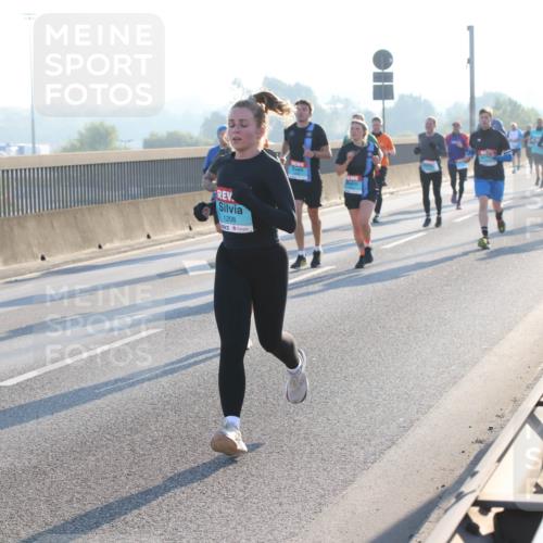 03.10.2025 - Köhlbrandbrückenlauf Lena Gebhardt http://msf.ph/oto/9056684 03.10.2025 09:17:35 Position 1 1208 meine-sportfotos.de