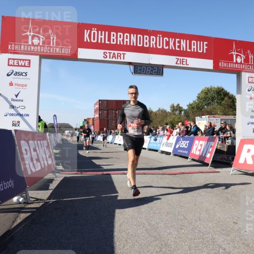 03.10.2025 - Köhlbrandbrückenlauf Lena Gebhardt http://msf.ph/oto/9056687 03.10.2025 13:08:28 Ziel 4195, 4320, 4417, 5804, 6021, 6369, 6534, 6569, 6647 meine-sportfotos.de