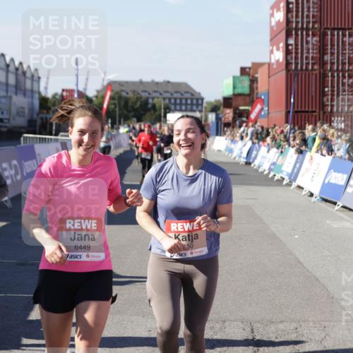 03.10.2025 - Köhlbrandbrückenlauf Jannik Wohlers http://msf.ph/oto/9056695 03.10.2025 13:11:03 Ziel 4352, 4370, 4401, 4506, 4547, 4689, 4862, 4933, 4998, 5103, 5965, 6272, 6274, 6330, 6449, 6450, 6665, 6797 meine-sportfotos.de