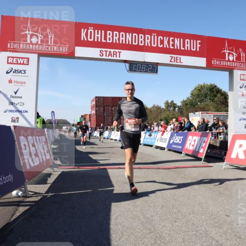 03.10.2025 - Köhlbrandbrückenlauf Lena Gebhardt http://msf.ph/oto/9056697 03.10.2025 13:08:28 Ziel 4195, 4320, 4417, 5804, 6021, 6369, 6534, 6569, 6647 meine-sportfotos.de