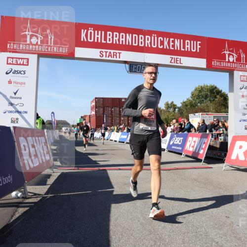03.10.2025 - Köhlbrandbrückenlauf Lena Gebhardt http://msf.ph/oto/9056704 03.10.2025 13:08:28 Ziel 4195, 4320, 4417, 5804, 6021, 6369, 6534, 6569, 6647 meine-sportfotos.de