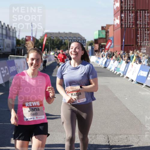 03.10.2025 - Köhlbrandbrückenlauf Jannik Wohlers http://msf.ph/oto/9056706 03.10.2025 13:11:03 Ziel 4352, 4370, 4401, 4506, 4547, 4689, 4862, 4933, 4998, 5103, 5965, 6272, 6274, 6330, 6449, 6450, 6665, 6797 meine-sportfotos.de