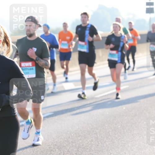 03.10.2025 - Köhlbrandbrückenlauf Lena Gebhardt http://msf.ph/oto/9056721 03.10.2025 09:17:36 Position 1 1208 meine-sportfotos.de