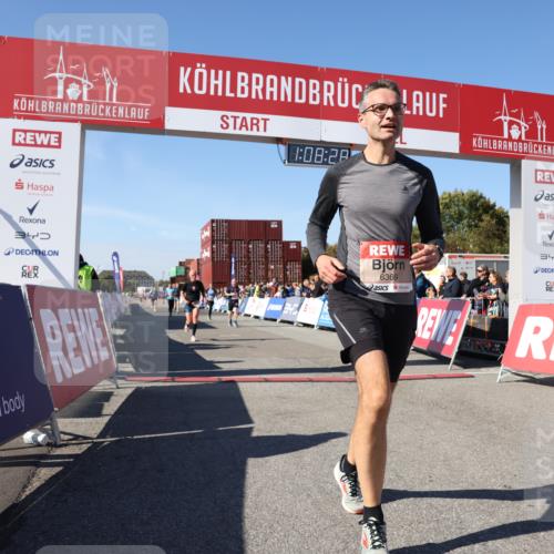 03.10.2025 - Köhlbrandbrückenlauf Lena Gebhardt http://msf.ph/oto/9056727 03.10.2025 13:08:28 Ziel 4195, 4320, 4417, 5804, 6021, 6369, 6534, 6569, 6647 meine-sportfotos.de