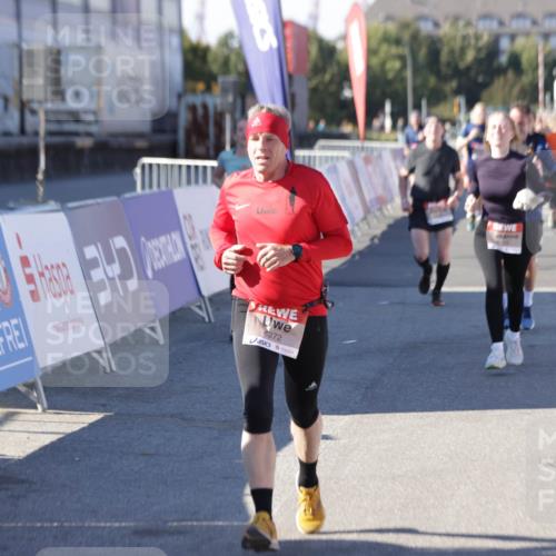 03.10.2025 - Köhlbrandbrückenlauf Jannik Wohlers http://msf.ph/oto/9056771 03.10.2025 13:11:08 Ziel 4135, 4370, 4506, 4521, 4933, 4998, 5103, 5218, 5258, 5965, 6272, 6330, 6449, 6450, 6572, 6751, 6797 meine-sportfotos.de