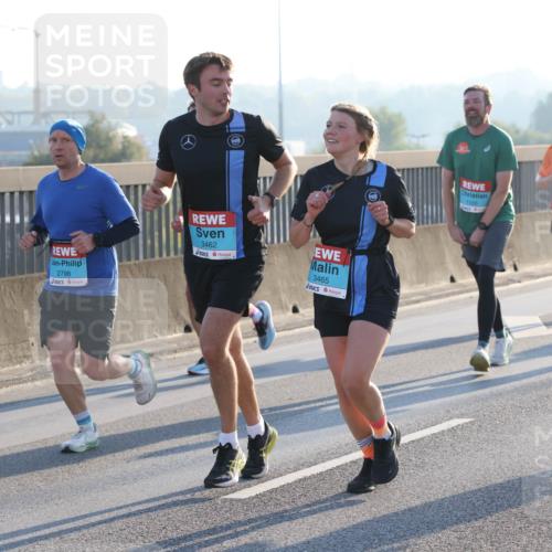 03.10.2025 - Köhlbrandbrückenlauf Lena Gebhardt http://msf.ph/oto/9056784 03.10.2025 09:17:37 Position 1 2798, 3462, 3465, 1105 meine-sportfotos.de
