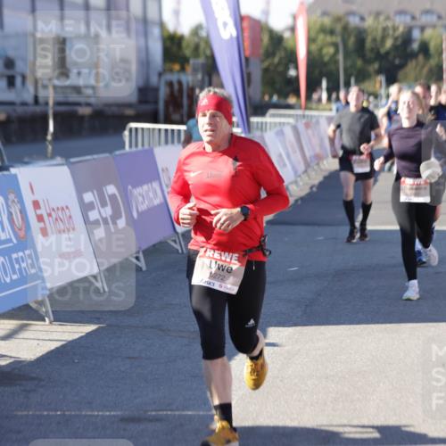 03.10.2025 - Köhlbrandbrückenlauf Jannik Wohlers http://msf.ph/oto/9056788 03.10.2025 13:11:08 Ziel 4135, 4370, 4506, 4521, 4933, 4998, 5103, 5218, 5258, 5965, 6272, 6330, 6449, 6450, 6572, 6751, 6797 meine-sportfotos.de