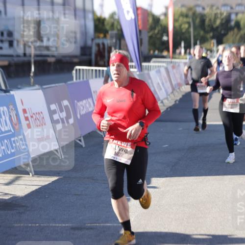 03.10.2025 - Köhlbrandbrückenlauf Jannik Wohlers http://msf.ph/oto/9056792 03.10.2025 13:11:08 Ziel 4135, 4370, 4506, 4521, 4933, 4998, 5103, 5218, 5258, 5965, 6272, 6330, 6449, 6450, 6572, 6751, 6797 meine-sportfotos.de