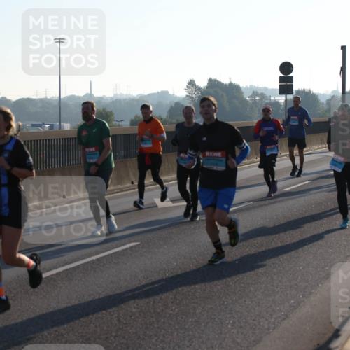 03.10.2025 - Köhlbrandbrückenlauf Lena Gebhardt http://msf.ph/oto/9056796 03.10.2025 09:17:38 Position 1  meine-sportfotos.de