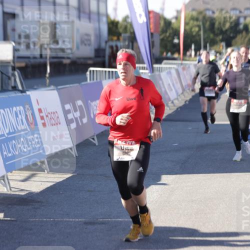 03.10.2025 - Köhlbrandbrückenlauf Jannik Wohlers http://msf.ph/oto/9056799 03.10.2025 13:11:08 Ziel 4135, 4370, 4506, 4521, 4933, 4998, 5103, 5218, 5258, 5965, 6272, 6330, 6449, 6450, 6572, 6751, 6797 meine-sportfotos.de