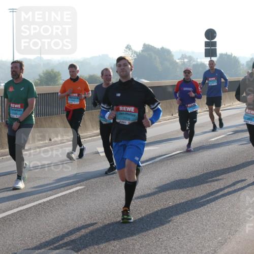 03.10.2025 - Köhlbrandbrückenlauf Lena Gebhardt http://msf.ph/oto/9056802 03.10.2025 09:17:38 Position 1  meine-sportfotos.de