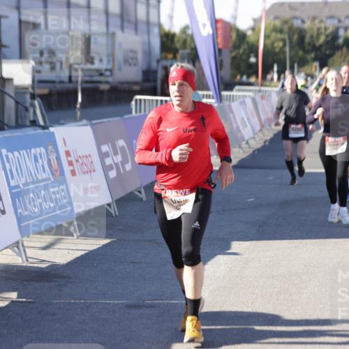 03.10.2025 - Köhlbrandbrückenlauf Jannik Wohlers http://msf.ph/oto/9056809 03.10.2025 13:11:09 Ziel 4135, 4370, 4506, 4521, 5218, 5258, 6272, 6330, 6449, 6450, 6572, 6727, 6751, 6797 meine-sportfotos.de