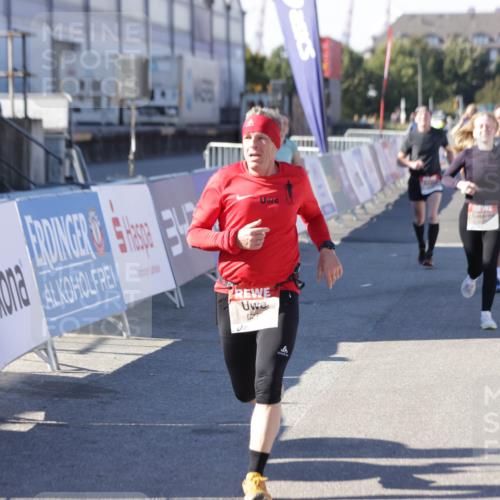 03.10.2025 - Köhlbrandbrückenlauf Jannik Wohlers http://msf.ph/oto/9056827 03.10.2025 13:11:09 Ziel 4135, 4370, 4506, 4521, 5218, 5258, 6272, 6330, 6449, 6450, 6572, 6727, 6751, 6797 meine-sportfotos.de