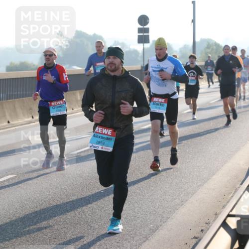 03.10.2025 - Köhlbrandbrückenlauf Lena Gebhardt http://msf.ph/oto/9056830 03.10.2025 09:17:40 Position 1 1106, 2959, 1116 meine-sportfotos.de