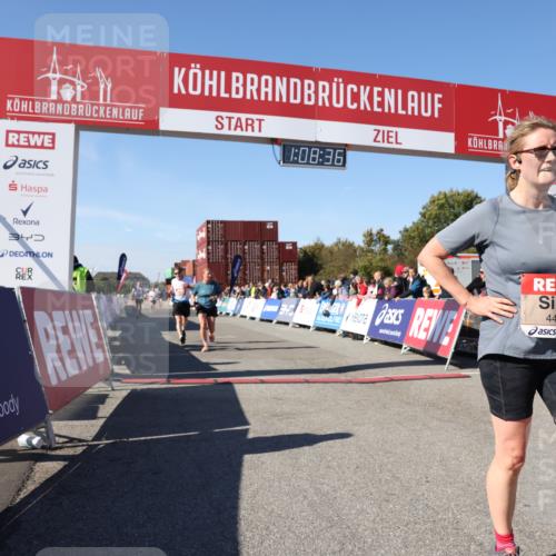 03.10.2025 - Köhlbrandbrückenlauf Lena Gebhardt http://msf.ph/oto/9056838 03.10.2025 13:08:37 Ziel 4195, 4320, 4417, 5792, 6232, 6424, 6534, 6647, 6805 meine-sportfotos.de