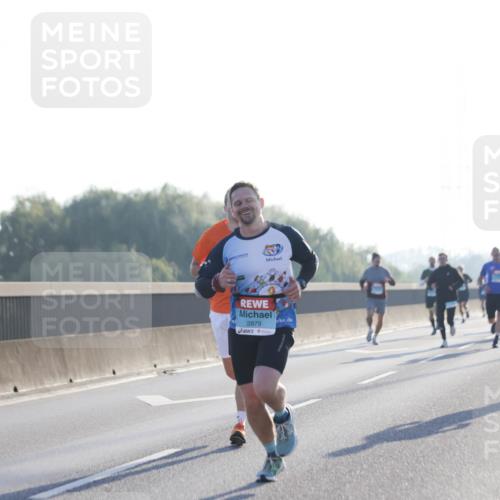 03.10.2025 - Köhlbrandbrückenlauf Jannik Wohlers http://msf.ph/oto/9056840 03.10.2025 09:13:21 Position 3 2879 meine-sportfotos.de
