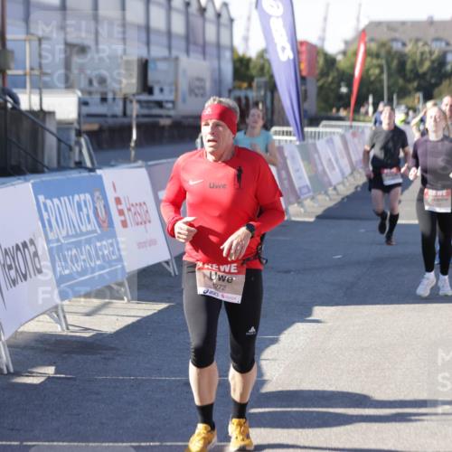 03.10.2025 - Köhlbrandbrückenlauf Jannik Wohlers http://msf.ph/oto/9056847 03.10.2025 13:11:09 Ziel 4135, 4370, 4506, 4521, 5218, 5258, 6272, 6330, 6449, 6450, 6572, 6727, 6751, 6797 meine-sportfotos.de