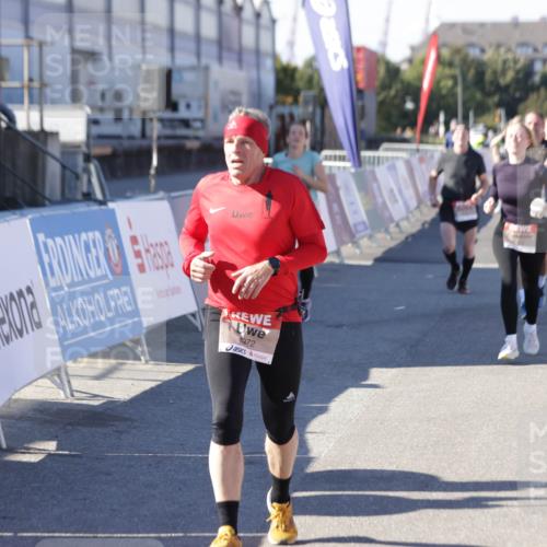 03.10.2025 - Köhlbrandbrückenlauf Jannik Wohlers http://msf.ph/oto/9056856 03.10.2025 13:11:09 Ziel 4135, 4370, 4506, 4521, 5218, 5258, 6272, 6330, 6449, 6450, 6572, 6727, 6751, 6797 meine-sportfotos.de