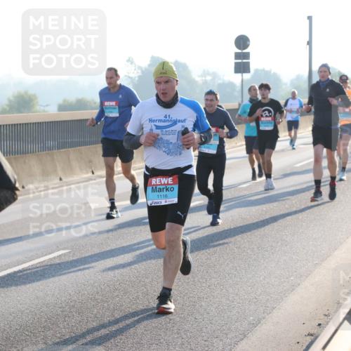 03.10.2025 - Köhlbrandbrückenlauf Lena Gebhardt http://msf.ph/oto/9056864 03.10.2025 09:17:41 Position 1 41, 1116 meine-sportfotos.de