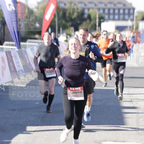03.10.2025 - Köhlbrandbrückenlauf Jannik Wohlers http://msf.ph/oto/9056878 03.10.2025 13:11:10 Ziel 4135, 4506, 4521, 5218, 5258, 5522, 6272, 6330, 6449, 6450, 6572, 6727, 6751, 6797 meine-sportfotos.de