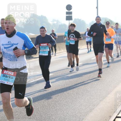 03.10.2025 - Köhlbrandbrückenlauf Lena Gebhardt http://msf.ph/oto/9056880 03.10.2025 09:17:41 Position 1 41, 29, 2012, 31, 1, 1116, 1218, 3160 meine-sportfotos.de