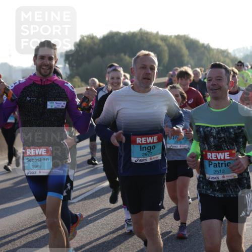 03.10.2025 - Köhlbrandbrückenlauf Jannik Wohlers http://msf.ph/oto/9056881 03.10.2025 09:21:05 Position 3 30, 2969, 3713, 2977, 2978, 2512, 64 meine-sportfotos.de