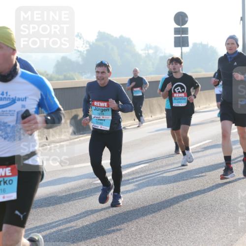 03.10.2025 - Köhlbrandbrückenlauf Lena Gebhardt http://msf.ph/oto/9056889 03.10.2025 09:17:42 Position 1 41, 1116, 1218, 3160 meine-sportfotos.de